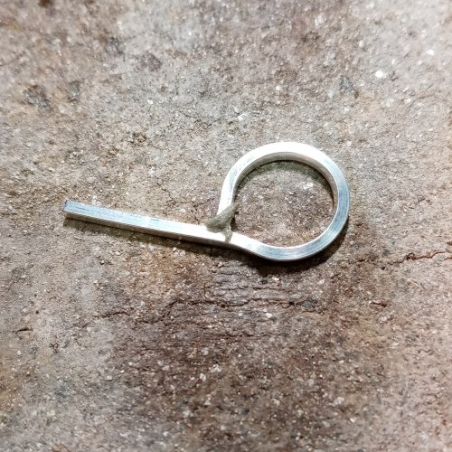 Judy Larson's A New Take on a Figure-8 Chain - , Contemporary Wire Jewelry, Cutting, Cutting Tool, Cutters, Loops, Wire Loop, Wrapped Wire Loop, Design,  make all links the same way for a better look